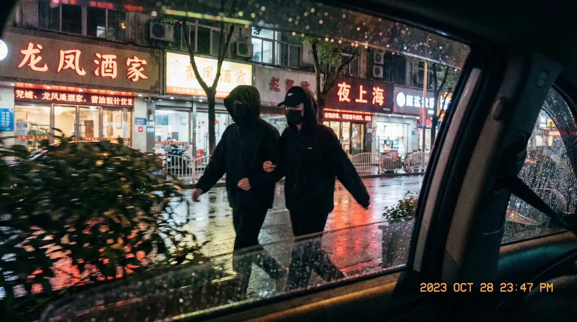 蜜芽官网 - 最新资讯蜜芽传媒聚集地 - 顶流明星深夜密会现场抓拍照片